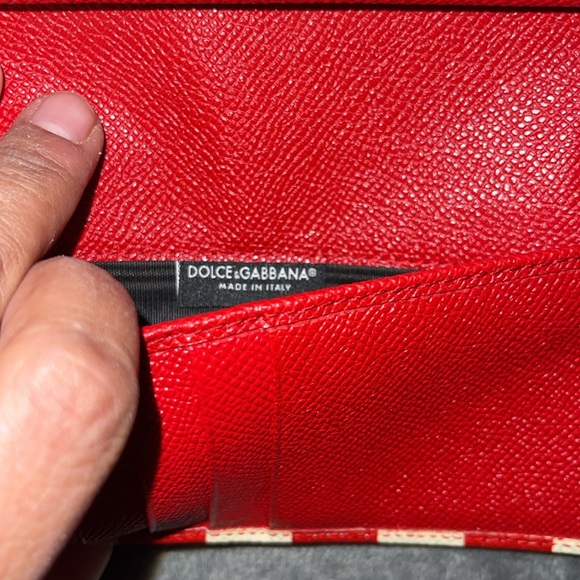 Dolce n Gabbana WOC pristine condition comes with chain strap 23” wallet 7x4 1/2 - Picture 11 of 11